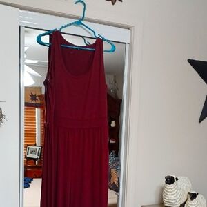 Elegant Sleeveless Jumpsuit in Rich Burgundy